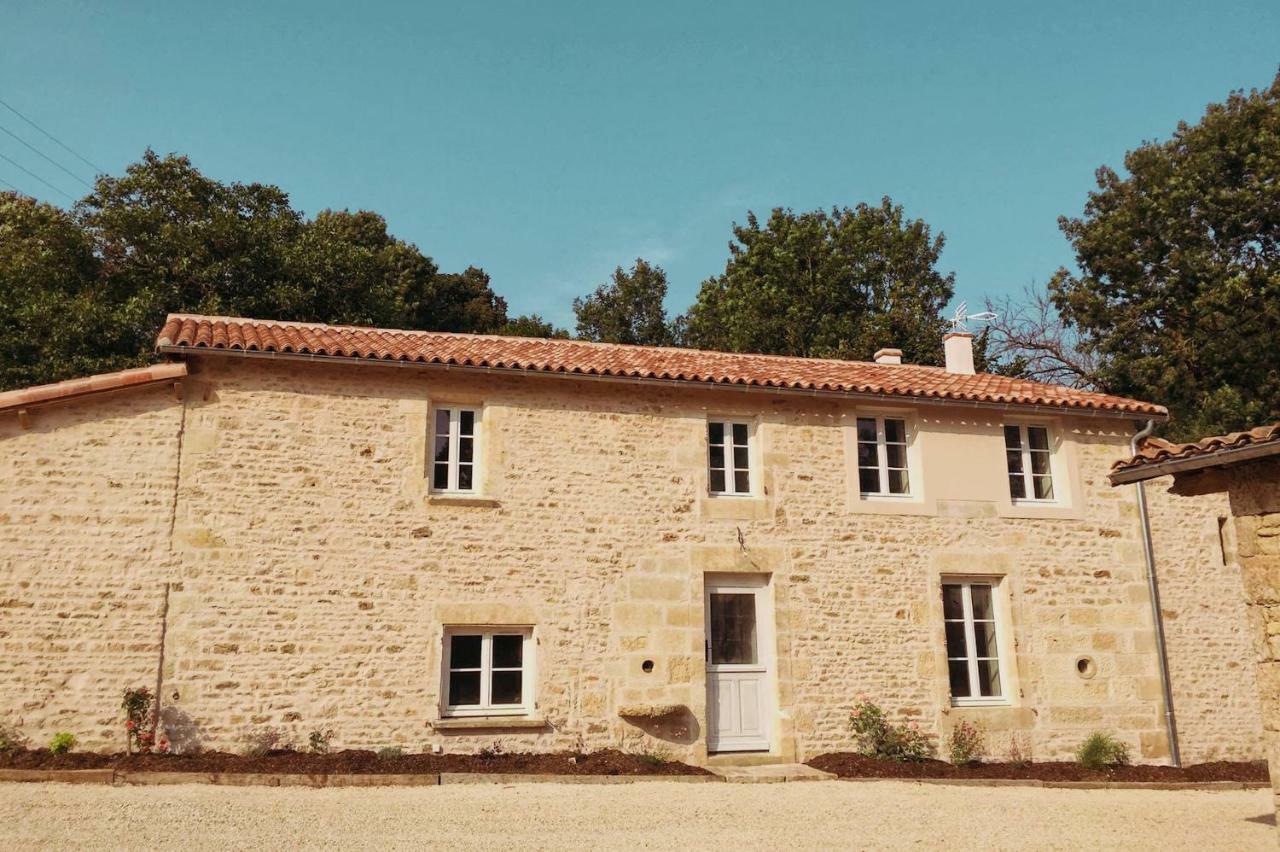 Gites Les Demeures De Valette Azay-le-Brule Buitenkant foto