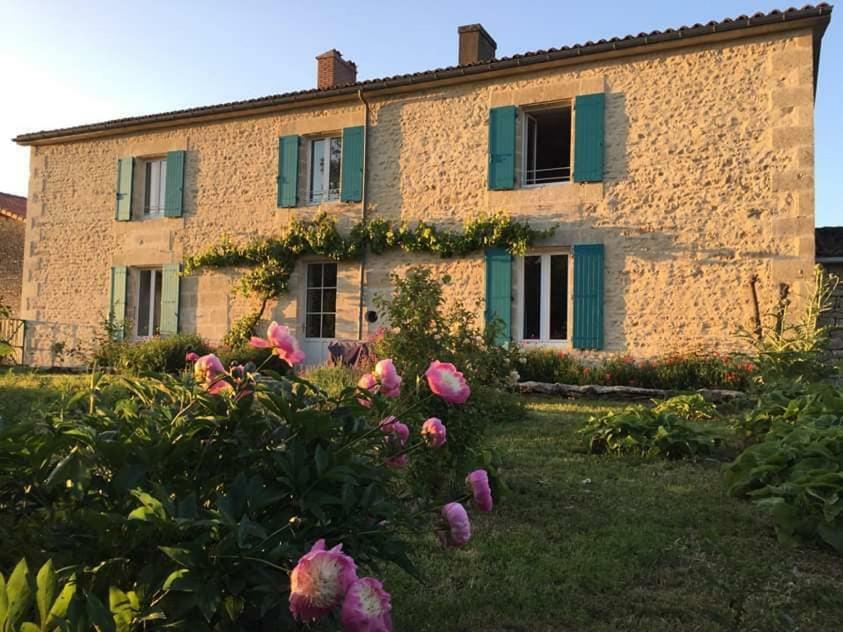 Gites Les Demeures De Valette Azay-le-Brule Buitenkant foto